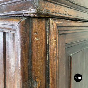 Baroque wardrobe in wood with doors, 1700s