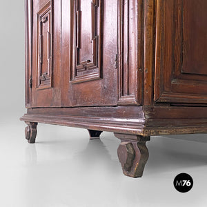 Baroque wardrobe in wood with doors, 1700s