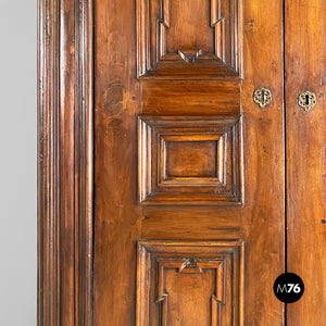 Baroque wardrobe in wood with doors, 1700s