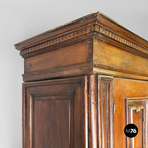 Baroque wardrobe in wood with doors, 1700s