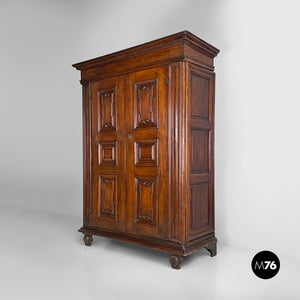 Baroque wardrobe in wood with doors, 1700s