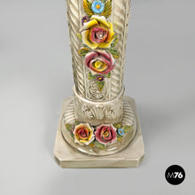 画像をギャラリービューアに読み込む, Ceramic column pedestal with flowers, 1970s
