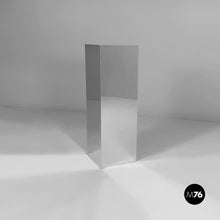 将图片加载到图库查看器，Mirrored display pedestal, 1980s
