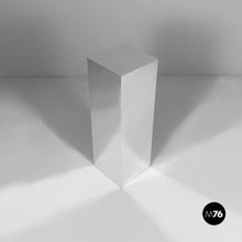 将图片加载到图库查看器，Mirrored display pedestal, 1980s
