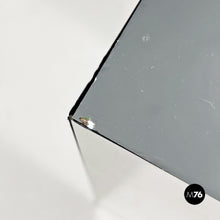 将图片加载到图库查看器，Mirrored display pedestal, 1980s
