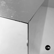 将图片加载到图库查看器，Mirrored display pedestal, 1980s
