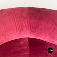 将图片加载到图库查看器，Cherry velvet and brass curved sofa, 1950s
