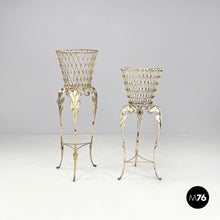 将图片加载到图库查看器，White wrought iron vase holder with floral decorations, 1900s
