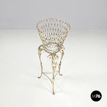 将图片加载到图库查看器，White wrought iron vase holder with floral decorations, 1900s
