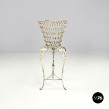 将图片加载到图库查看器，White wrought iron vase holder with floral decorations, 1900s
