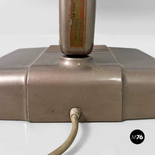 Charger l&#39;image dans la galerie, American industrial table lamp by Dazor floating fixtures, 1950s
