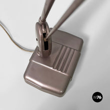 Charger l&#39;image dans la galerie, American industrial table lamp by Dazor floating fixtures, 1950s
