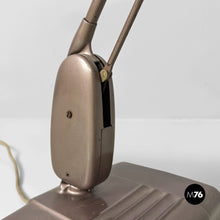 Charger l&#39;image dans la galerie, American industrial table lamp by Dazor floating fixtures, 1950s
