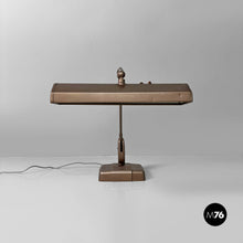 Charger l&#39;image dans la galerie, American industrial table lamp by Dazor floating fixtures, 1950s
