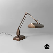 Charger l&#39;image dans la galerie, American industrial table lamp by Dazor floating fixtures, 1950s
