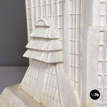 Carica l&#39;immagine nel visualizzatore di Gallery, White Biscuit ceramic sculpture, 1980s
