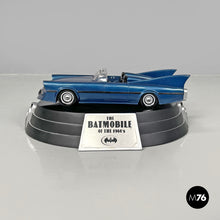 Carica l&#39;immagine nel visualizzatore di Gallery, Batmobile 60s model replica 0262/1500 by DC Direct, 2000s
