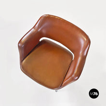 画像をギャラリービューアに読み込む, Brown leather armchairs by Cassina, 1970s
