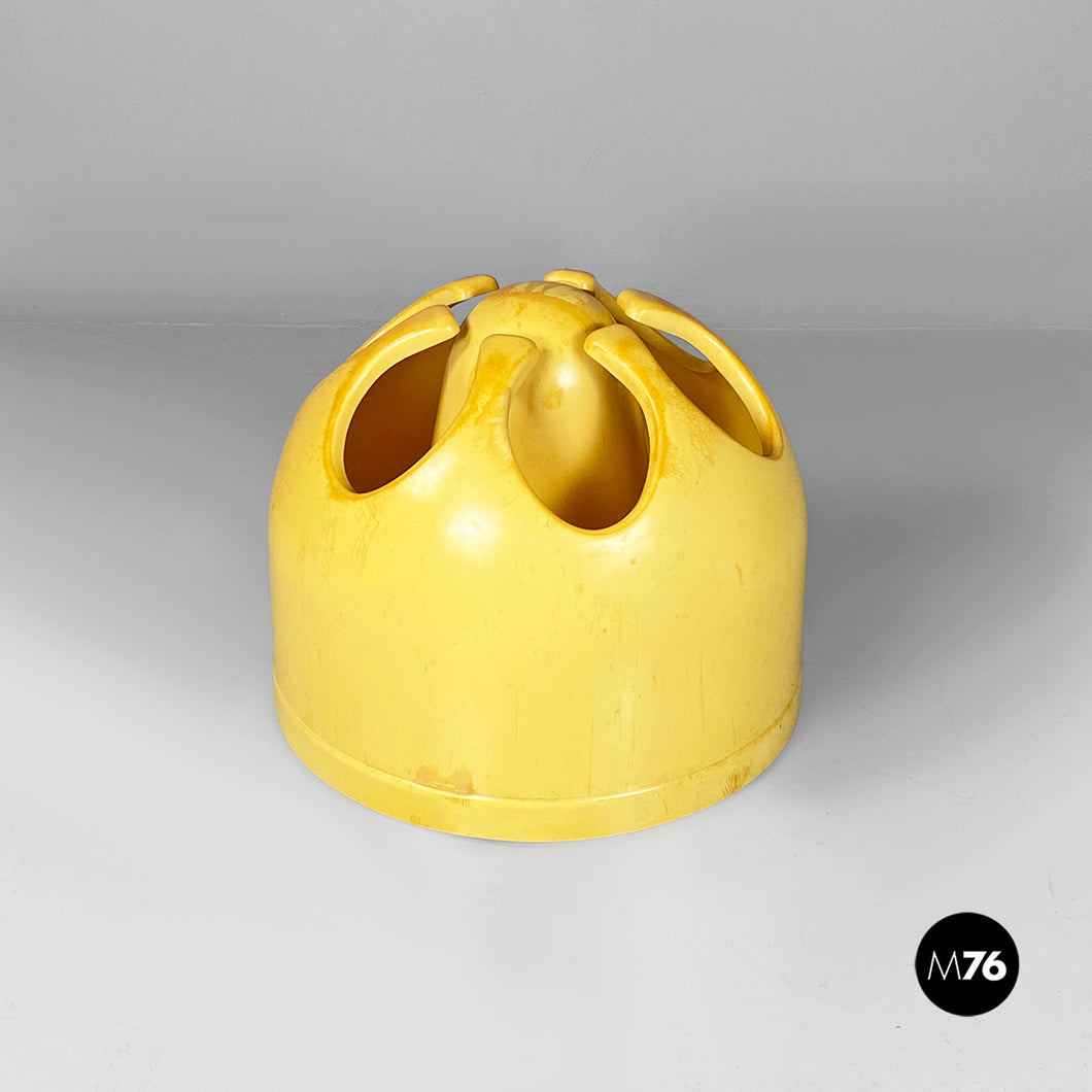 Pistil shape light yellow plastic umbrella stand, 1970s