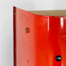 画像をギャラリービューアに読み込む, Wood and red metal self-supporting bookcase by Arflex, 1970s
