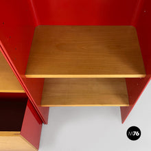 画像をギャラリービューアに読み込む, Wood and red metal self-supporting bookcase by Arflex, 1970s
