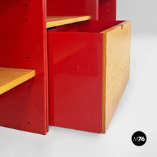 将图片加载到图库查看器，Wood and red metal self-supporting bookcase by Arflex, 1970s
