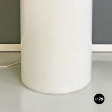 Carica l&#39;immagine nel visualizzatore di Gallery, White plastic floor lamp, 1970s
