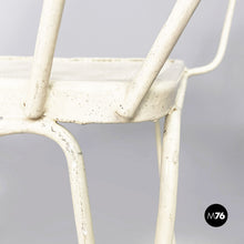 画像をギャラリービューアに読み込む, White wrought iron garden chairs, 1960s
