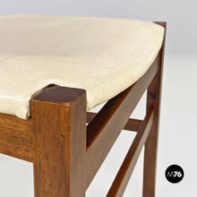 将图片加载到图库查看器，Wooden chair with leather seat, 1960s
