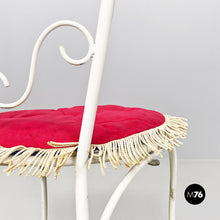 画像をギャラリービューアに読み込む, White iron garden chairs with magenta red pillow, 1960s
