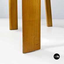 将图片加载到图库查看器，Solid wood chairs, 1980s
