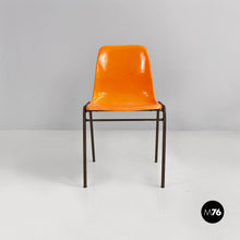 将图片加载到图库查看器，Stackable orange plastic chairs, 1960s
