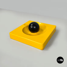 Charger l&#39;image dans la galerie, Yellow and black plastic Spiros ashtray by Eleonore Peduzzi Riva for Artemide, 1970s
