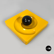 Charger l&#39;image dans la galerie, Yellow and black plastic Spiros ashtray by Eleonore Peduzzi Riva for Artemide, 1970s
