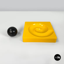 Charger l&#39;image dans la galerie, Yellow and black plastic Spiros ashtray by Eleonore Peduzzi Riva for Artemide, 1970s
