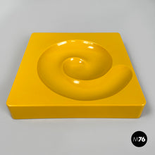 Charger l&#39;image dans la galerie, Yellow and black plastic Spiros ashtray by Eleonore Peduzzi Riva for Artemide, 1970s
