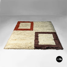 Carica l'immagine nel visualizzatore di Gallery, Medium-pile rug in beige, red and brown, 1970s

