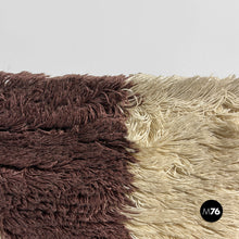 Carica l'immagine nel visualizzatore di Gallery, Medium-pile rug in beige, red and brown, 1970s
