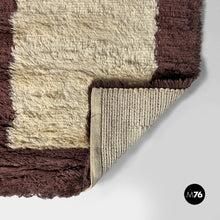 Carica l'immagine nel visualizzatore di Gallery, Medium-pile rug in beige, red and brown, 1970s
