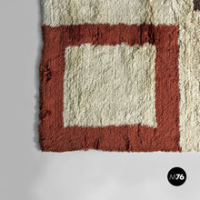 Carica l'immagine nel visualizzatore di Gallery, Medium-pile rug in beige, red and brown, 1970s
