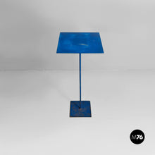 将图片加载到图库查看器，Square red and blue metal pedestals, 1970s
