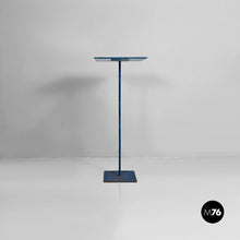 将图片加载到图库查看器，Square red and blue metal pedestals, 1970s

