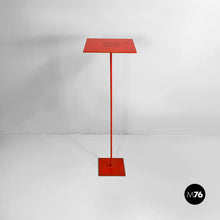 将图片加载到图库查看器，Square red and blue metal pedestals, 1970s
