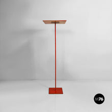 将图片加载到图库查看器，Square red and blue metal pedestals, 1970s

