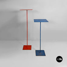 将图片加载到图库查看器，Square red and blue metal pedestals, 1970s
