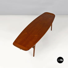 画像をギャラリービューアに読み込む, Danish, teak Surfboard coffee table by Hovmand-Olsen for Mogens Kold, 1960s.
