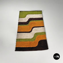 将图片加载到图库查看器，Rectangular rug with wavy bands, 1970s
