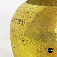 将图片加载到图库查看器，Brass vase with a honeycomb finish, 1970s
