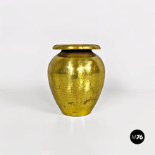 将图片加载到图库查看器，Brass vase with a honeycomb finish, 1970s
