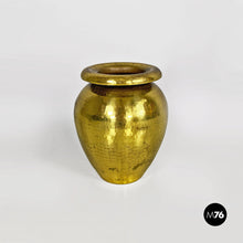 将图片加载到图库查看器，Brass vase with a honeycomb finish, 1970s
